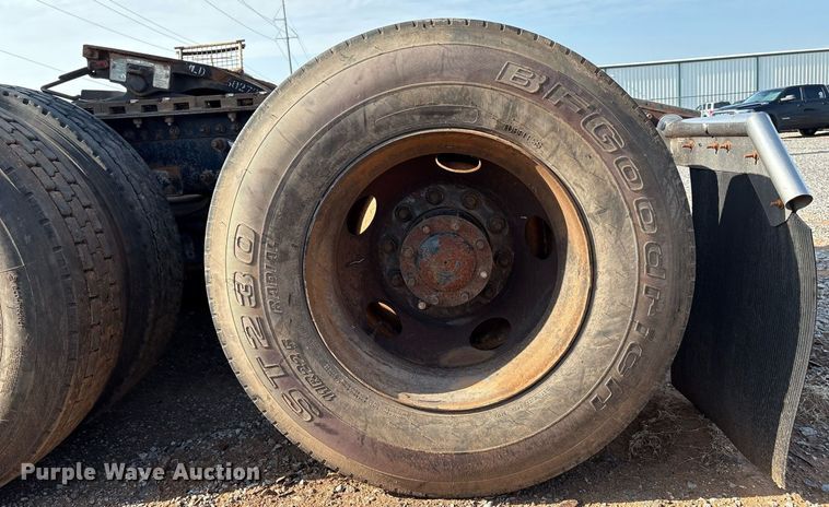 image for item DX7993 2009 Freightliner Cascadia semi truck