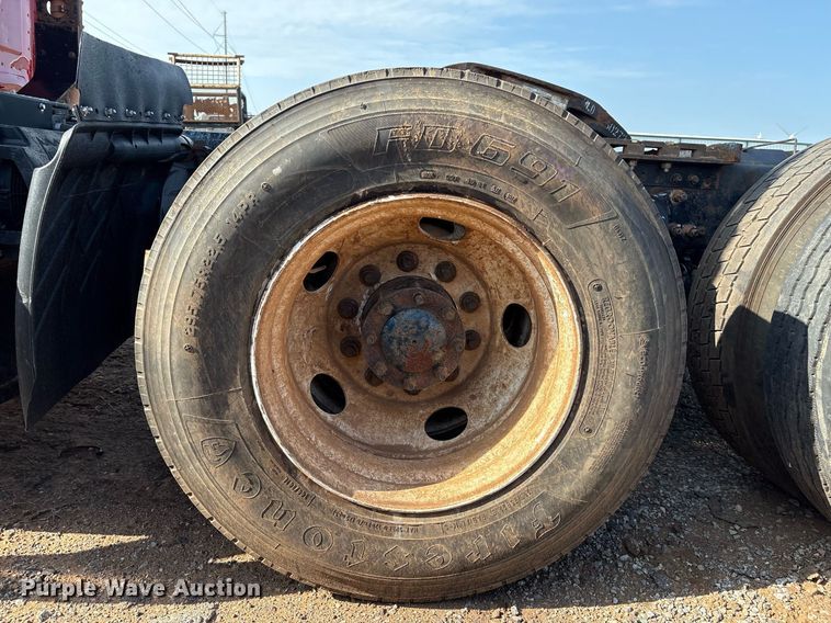 image for item DX7993 2009 Freightliner Cascadia semi truck