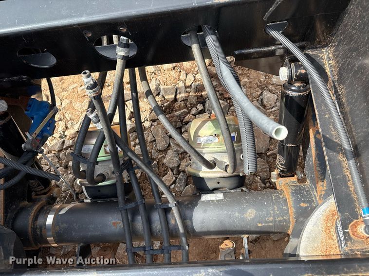 image for item DX7999 2021 Kwik Equipment 40GN2LA-HD-PW-QFS R01 container trailer