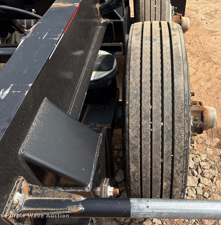 image for item DX7999 2021 Kwik Equipment 40GN2LA-HD-PW-QFS R01 container trailer