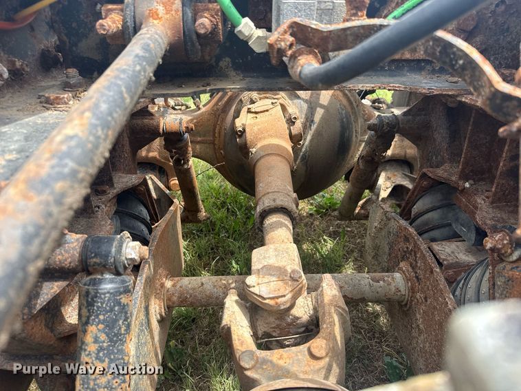 image for item DY0241 1994 Ford L9000 truck cab and chassis