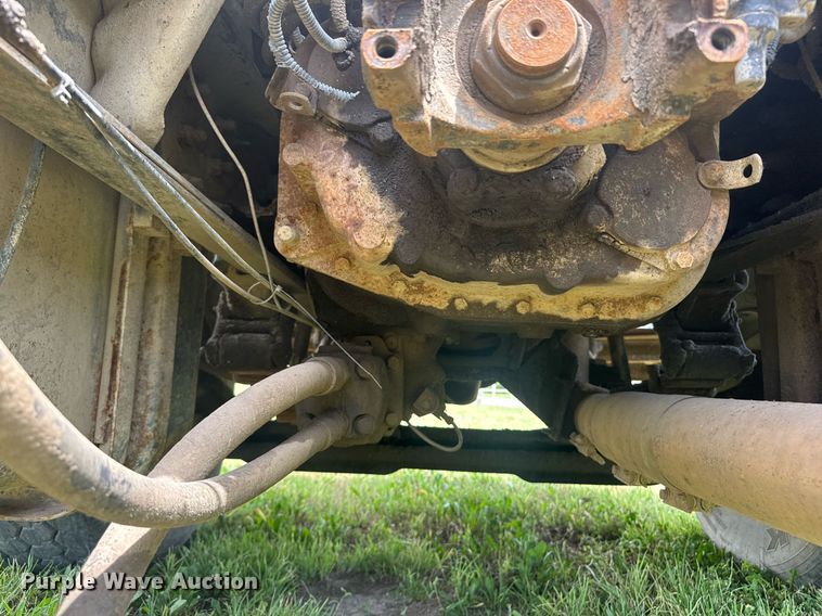 image for item DY0241 1994 Ford L9000 truck cab and chassis