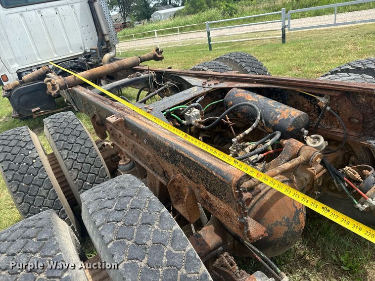 image for item DY0241 1994 Ford L9000 truck cab and chassis