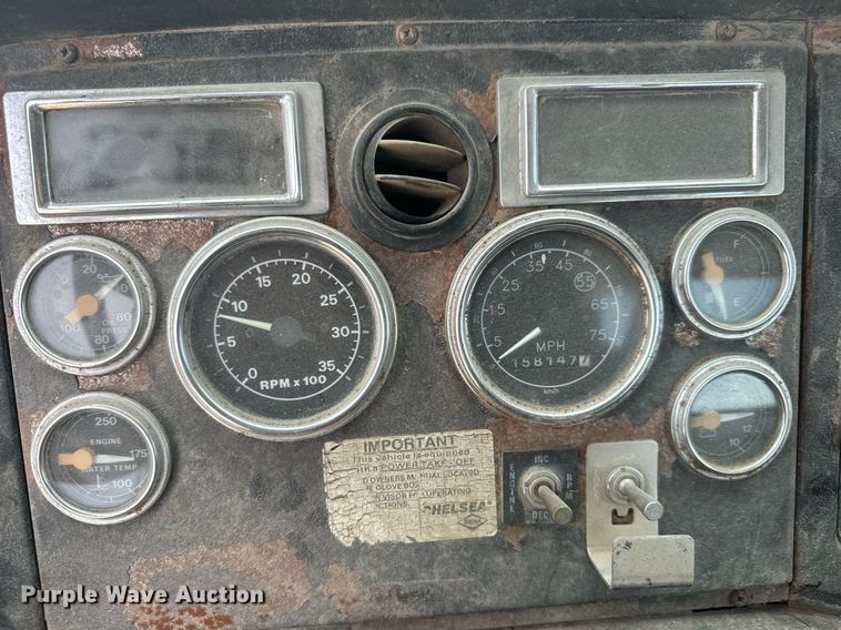 image for item DY0241 1994 Ford L9000 truck cab and chassis