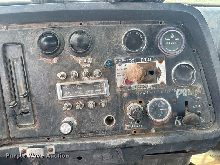 image for item DY0241 1994 Ford L9000 truck cab and chassis