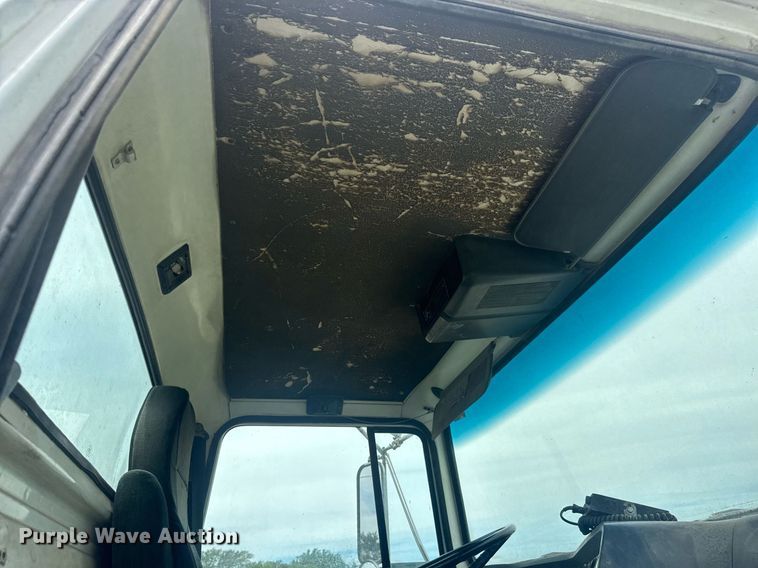 image for item DY0241 1994 Ford L9000 truck cab and chassis