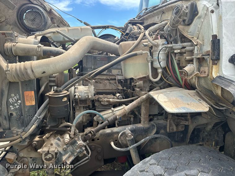 image for item DY0241 1994 Ford L9000 truck cab and chassis