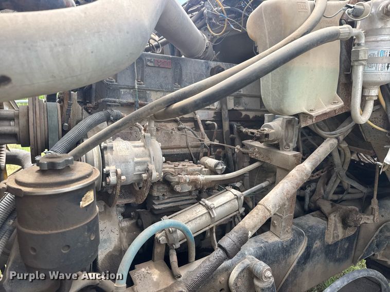 image for item DY0241 1994 Ford L9000 truck cab and chassis