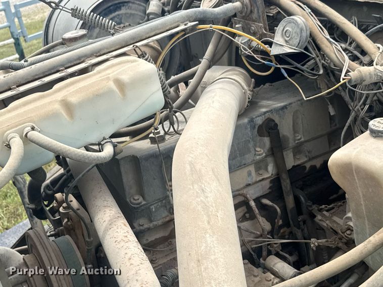 image for item DY0241 1994 Ford L9000 truck cab and chassis