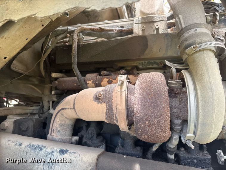 image for item DY0241 1994 Ford L9000 truck cab and chassis