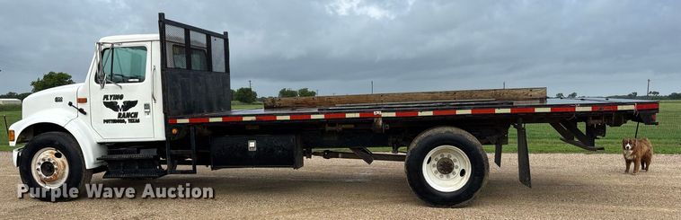image for item DY0654 2001 International 4700 dump flatbed truck