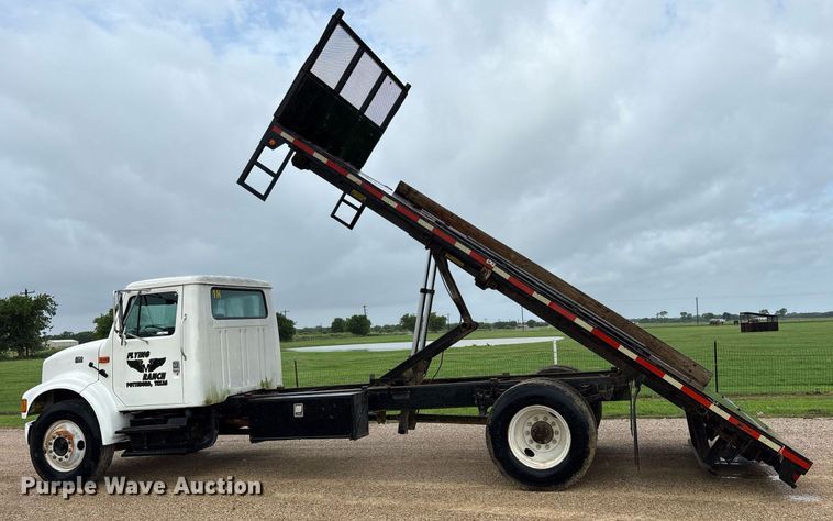 image for item DY0654 2001 International 4700 dump flatbed truck