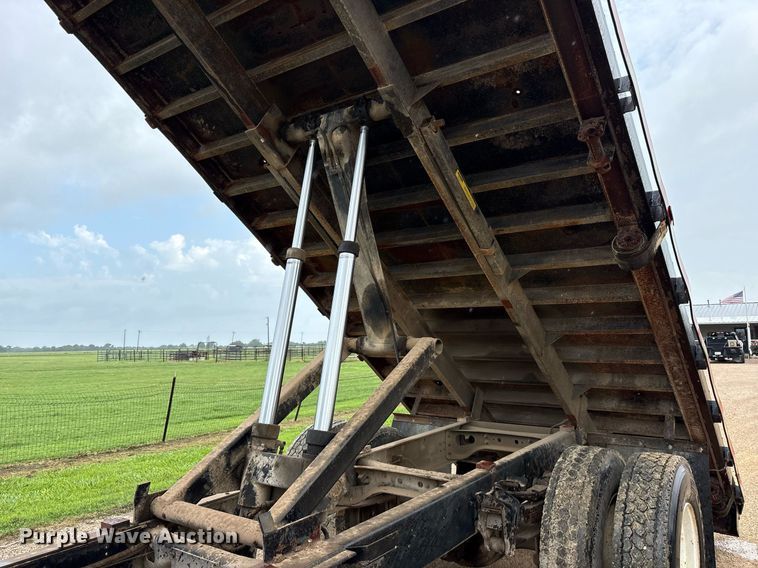 image for item DY0654 2001 International 4700 dump flatbed truck