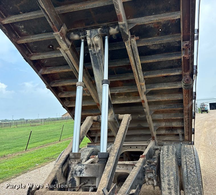 image for item DY0654 2001 International 4700 dump flatbed truck