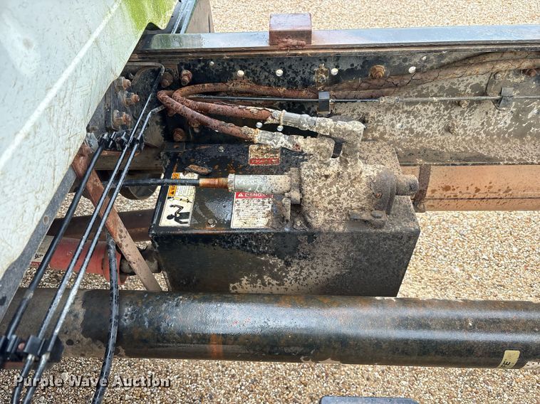 image for item DY0654 2001 International 4700 dump flatbed truck