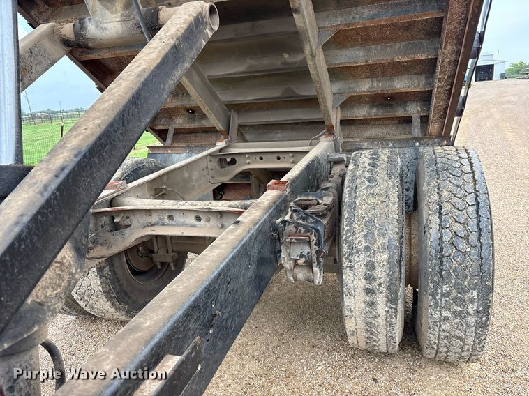 image for item DY0654 2001 International 4700 dump flatbed truck