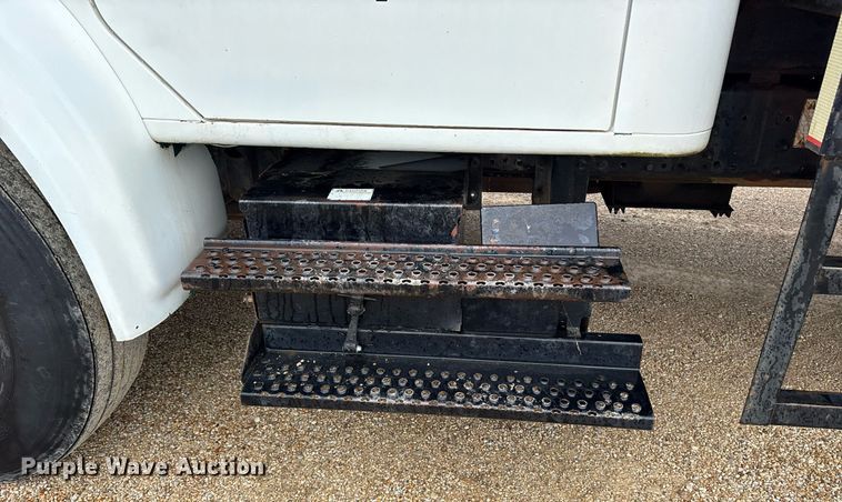 image for item DY0654 2001 International 4700 dump flatbed truck