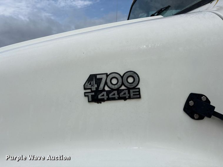 image for item DY0654 2001 International 4700 dump flatbed truck