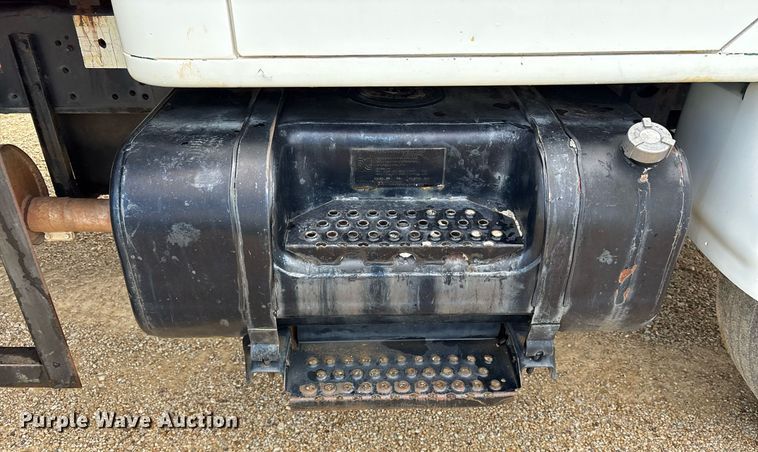 image for item DY0654 2001 International 4700 dump flatbed truck