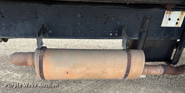 image for item DY0654 2001 International 4700 dump flatbed truck