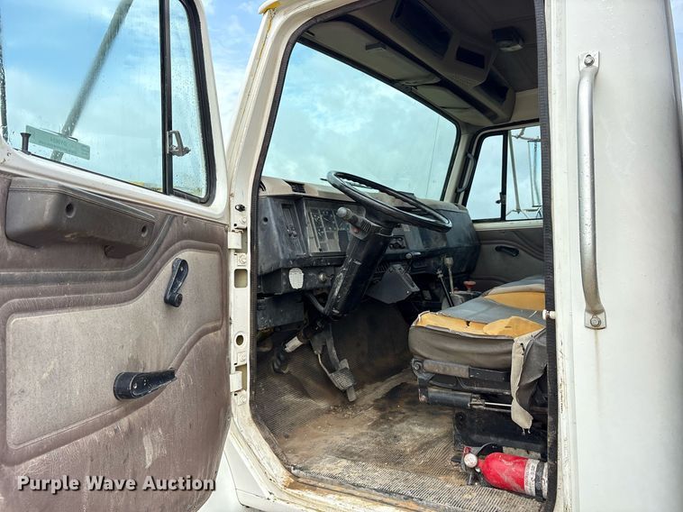 image for item DY0654 2001 International 4700 dump flatbed truck