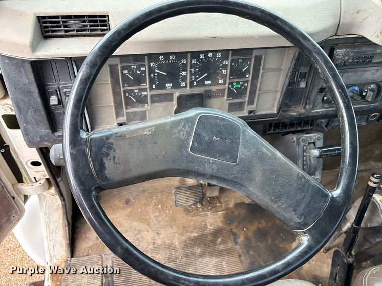 image for item DY0654 2001 International 4700 dump flatbed truck