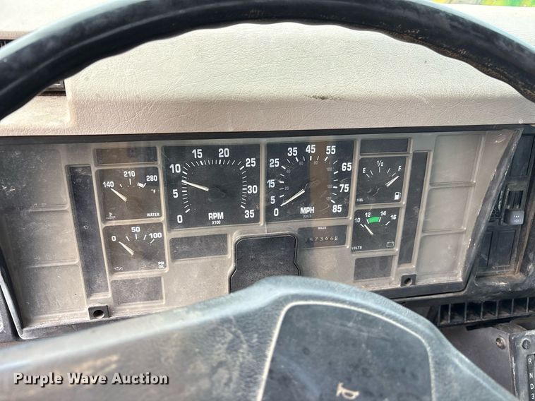 image for item DY0654 2001 International 4700 dump flatbed truck