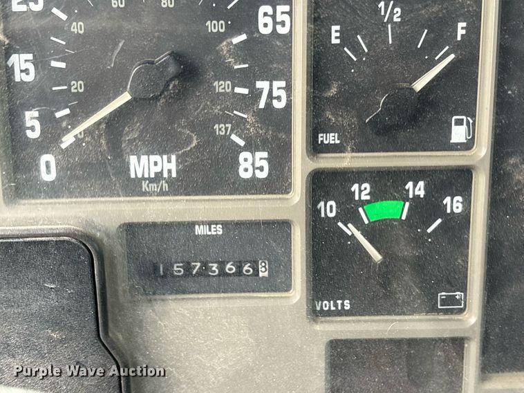 image for item DY0654 2001 International 4700 dump flatbed truck