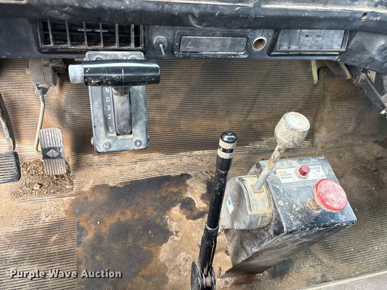 image for item DY0654 2001 International 4700 dump flatbed truck