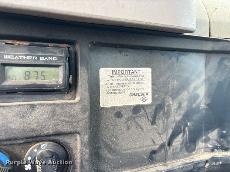 image for item DY0654 2001 International 4700 dump flatbed truck