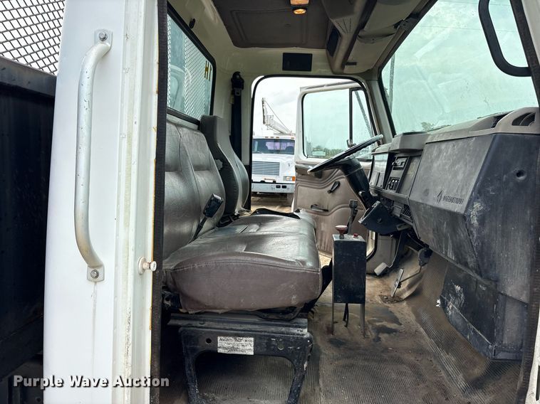 image for item DY0654 2001 International 4700 dump flatbed truck