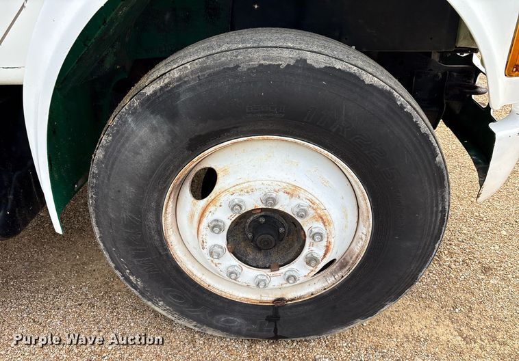 image for item DY0654 2001 International 4700 dump flatbed truck