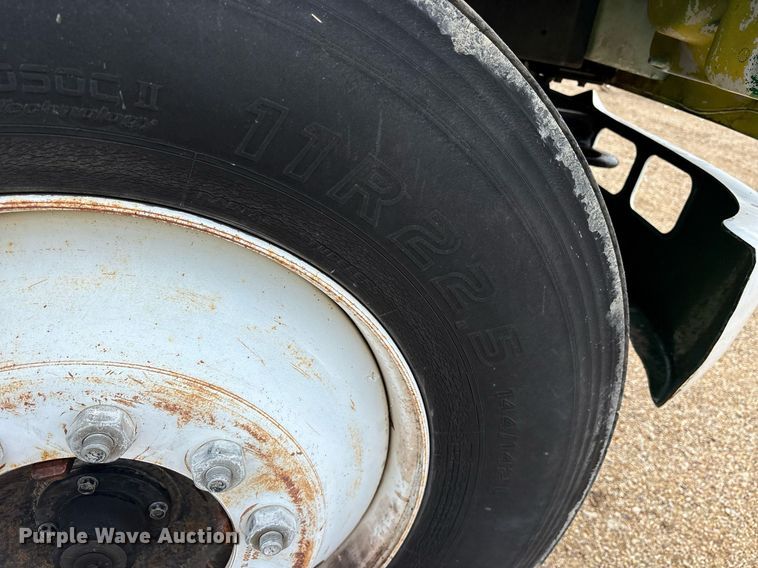 image for item DY0654 2001 International 4700 dump flatbed truck