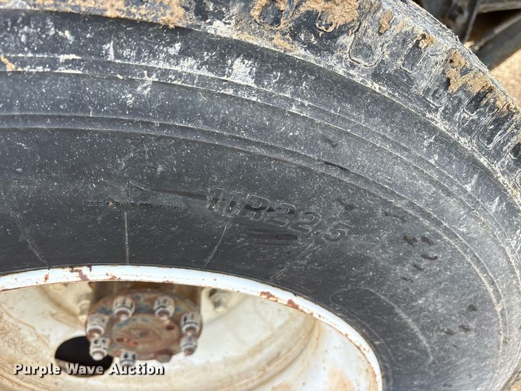 image for item DY0654 2001 International 4700 dump flatbed truck