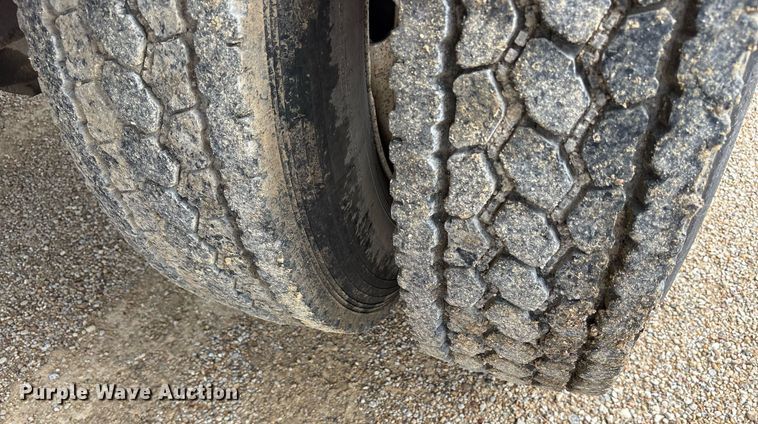 image for item DY0654 2001 International 4700 dump flatbed truck