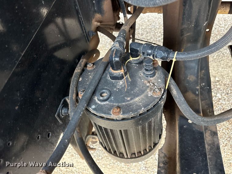 image for item DY0655 1990 International 4600 pulling truck