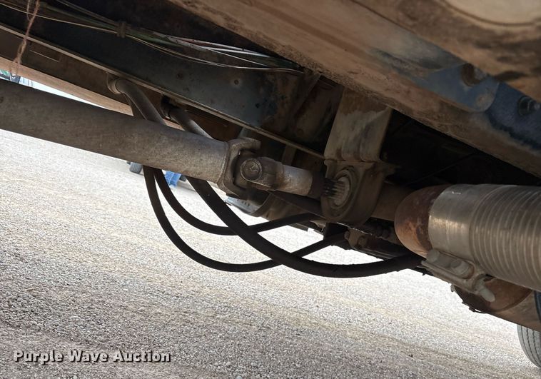 image for item DY0655 1990 International 4600 pulling truck