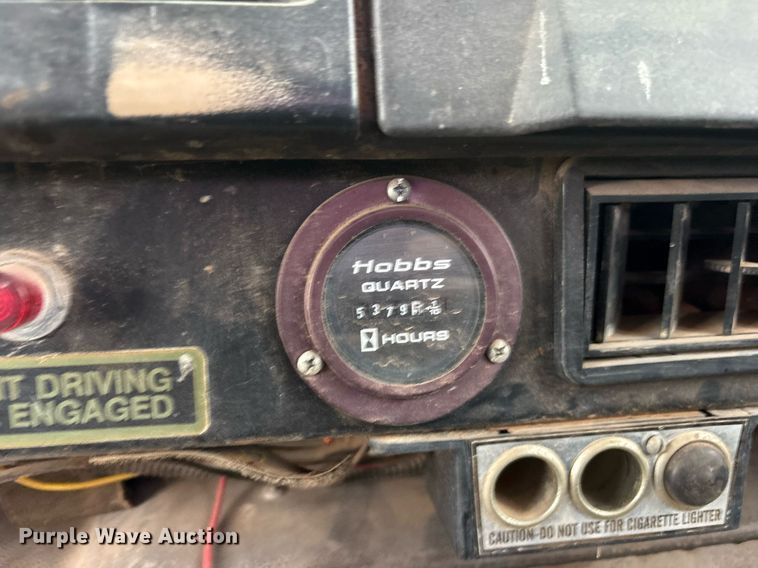 image for item DY0655 1990 International 4600 pulling truck