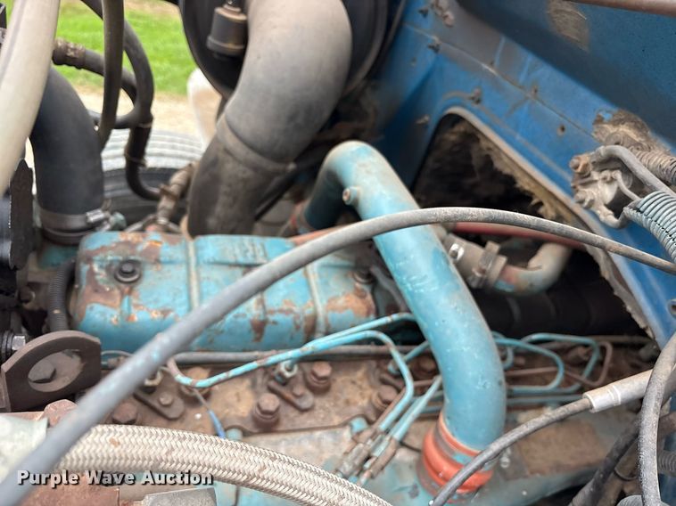 image for item DY0655 1990 International 4600 pulling truck