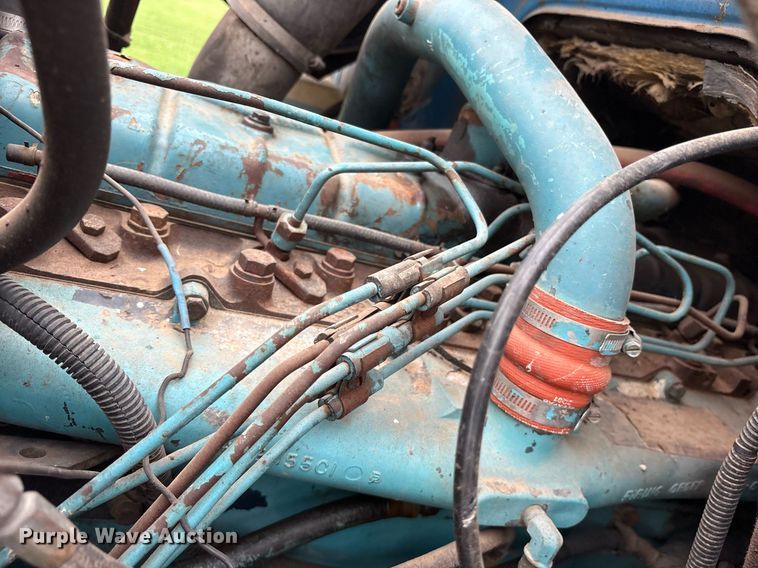 image for item DY0655 1990 International 4600 pulling truck