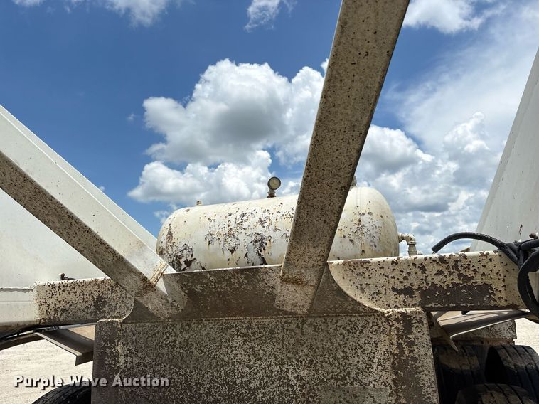 image for item DY0698 2000 Red River BD237 bottom dump trailer