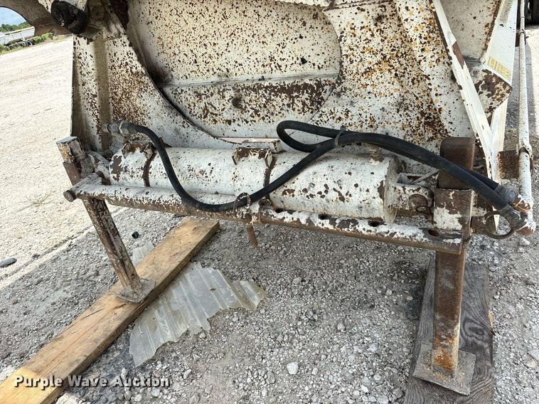 image for item DY0698 2000 Red River BD237 bottom dump trailer