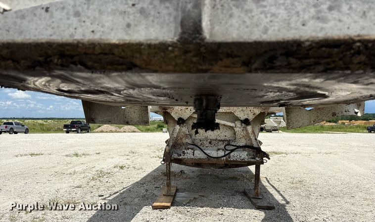 image for item DY0698 2000 Red River BD237 bottom dump trailer