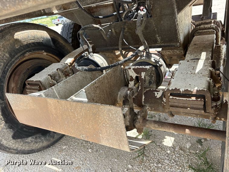 image for item DY0698 2000 Red River BD237 bottom dump trailer