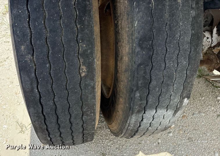 image for item DY0698 2000 Red River BD237 bottom dump trailer