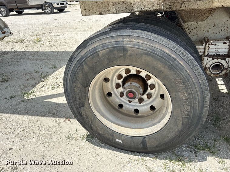 image for item DY0698 2000 Red River BD237 bottom dump trailer