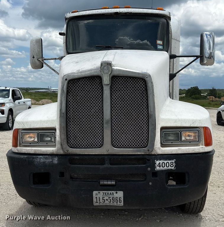 image for item DY0699 1999 Kenworth T600 semi truck