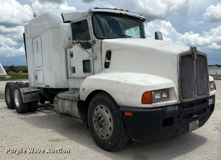 image for item DY0699 1999 Kenworth T600 semi truck