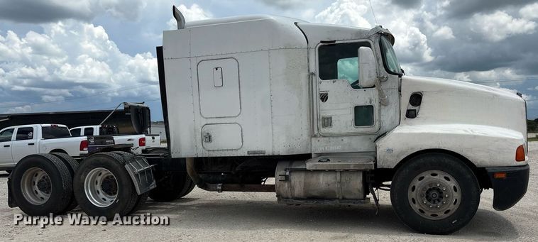 image for item DY0699 1999 Kenworth T600 semi truck