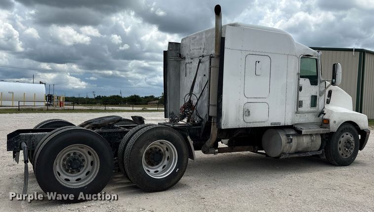 image for item DY0699 1999 Kenworth T600 semi truck